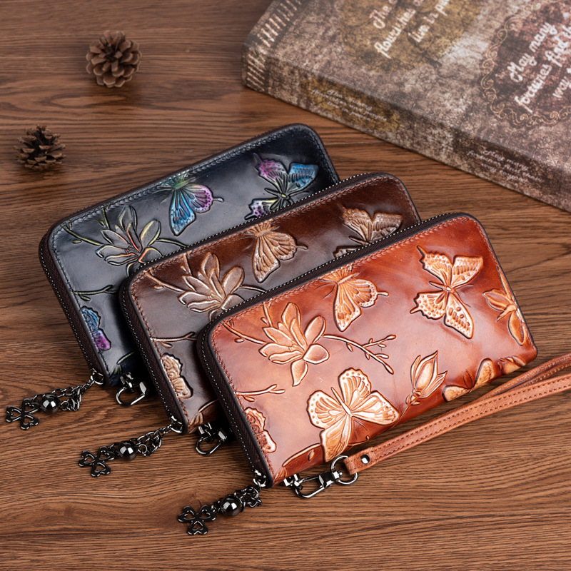 Damen Clutch aus Echtleder ⎜ Vintage Geldbörse mit Schmetterlingsprägung und abnehmbarem Handriemen