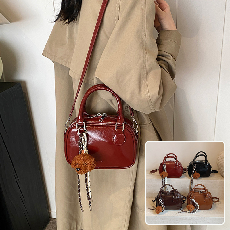 Damen Handtasche mit Umhängeriemen ⎜ Kompakte Schultertasche im eleganten Look für Alltag und Freizeit