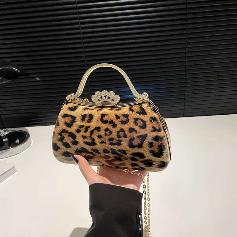 Abendtasche für Damen ⎜ Retro Clutch mit Leopardenmuster und Kettenriemen für elegante Auftritte