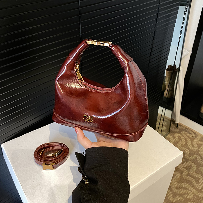 Umhängetasche für Damen ⎜ Modische Handtasche mit goldenen Akzenten und verstellbarem Trageriemen