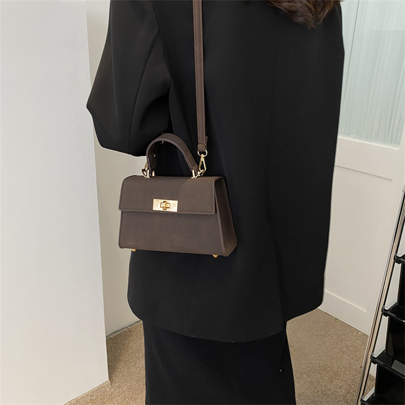 Umhängetasche für Damen ⎜ Klassische Mini-Handtasche mit Drehverschluss und Tragegriff für stilvolle Outfits