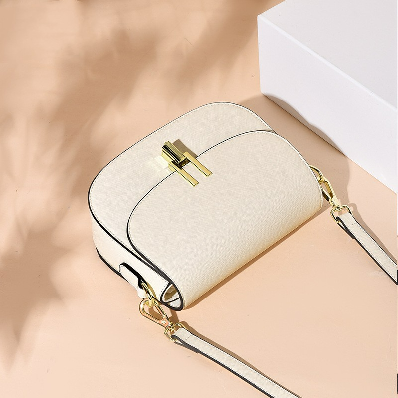 Umhängetasche für Damen ⎜ Schlichte Schultertasche mit Goldverschluss und verstellbarem Riemen für Alltag und Freizeit