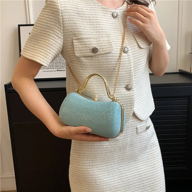 Clutch für Damen ⎜ Luxuriöse Abendtasche mit Strasshenkel und Kettenriemen für festliche Anlässe