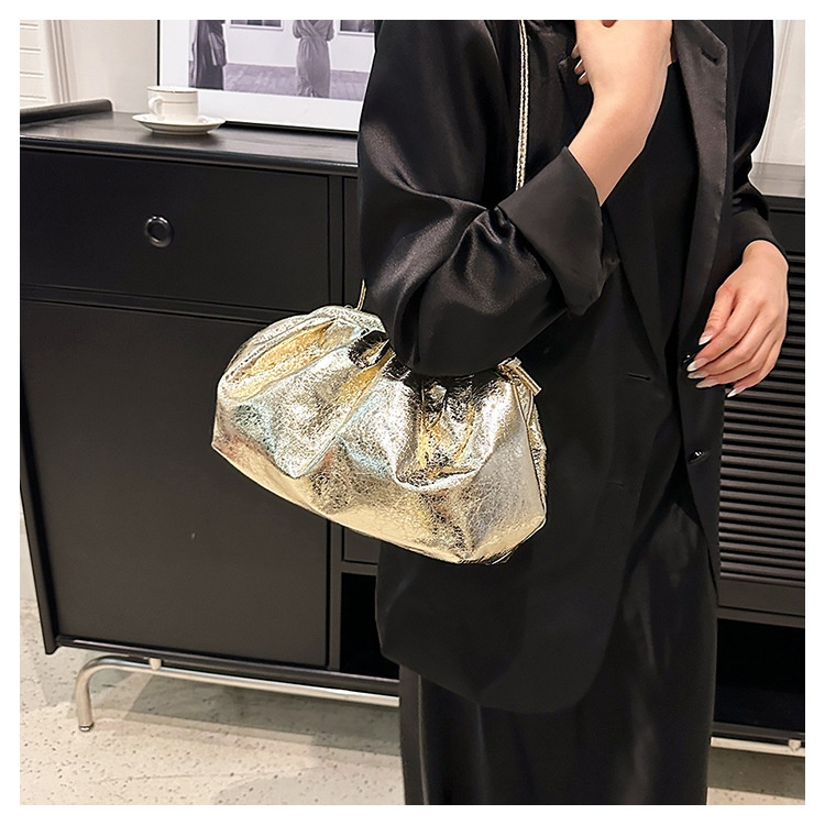 Schultertasche für Damen ⎜ Stilvolle Crossbody-Bag im metallischen Design für einen modernen Look