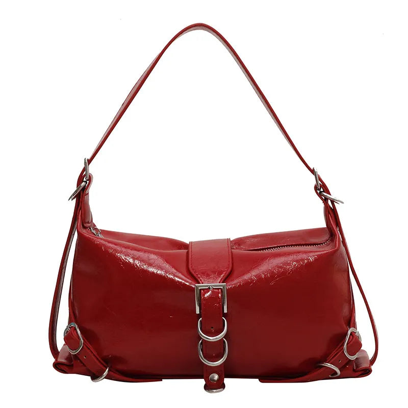 Schultertasche für Damen ⎜ Modische Underarm-Bag aus Lackleder mit Schnallen und großem Stauraum für den Alltag