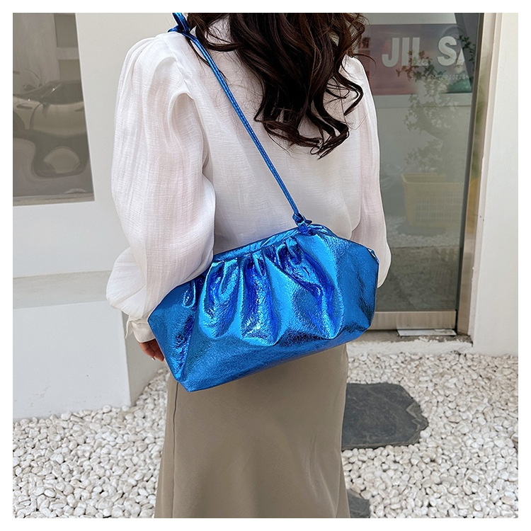 Schultertasche für Damen ⎜ Stilvolle Crossbody-Bag im metallischen Design für einen modernen Look