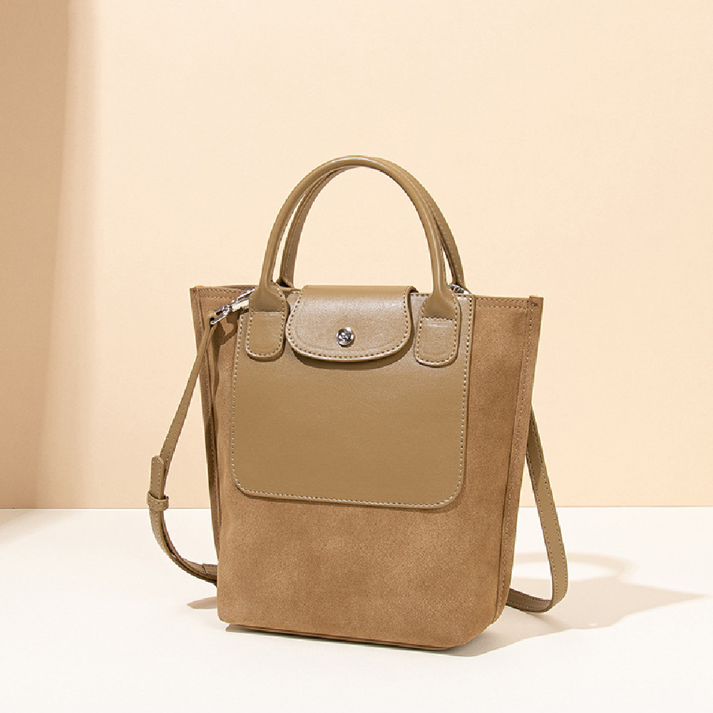 Damentasche mit Schulterriemen ⎜ Stylische Beuteltasche aus Wildleder mit Kontrastnähten und viel Stauraum