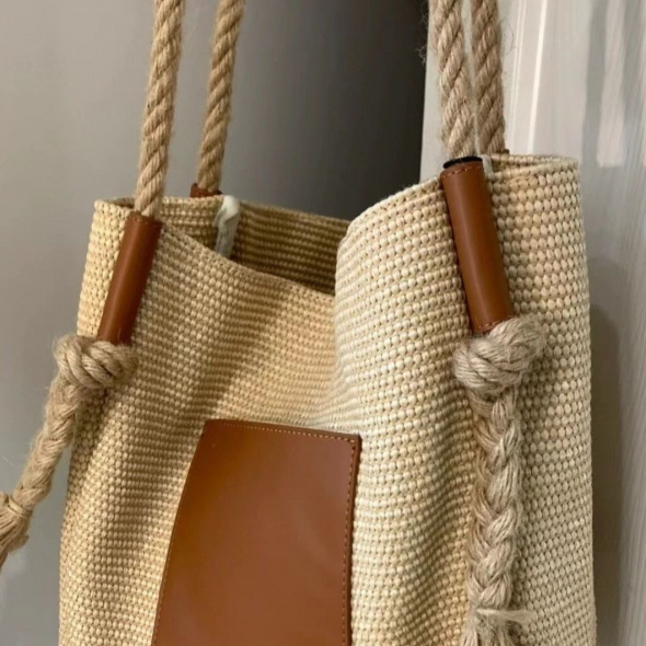 Damen Sommertasche mit Kordelriemen ⎜ Lässige Schultertasche aus Geflecht für Freizeit und Strandtage
