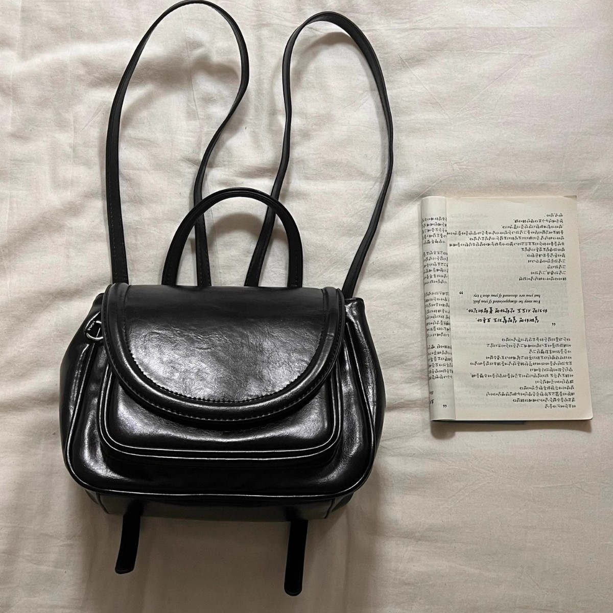 Damen Rucksack Handtasche ⎜ Eleganter Tagesrucksack im College-Stil mit Frontfach und verstellbaren Trägern