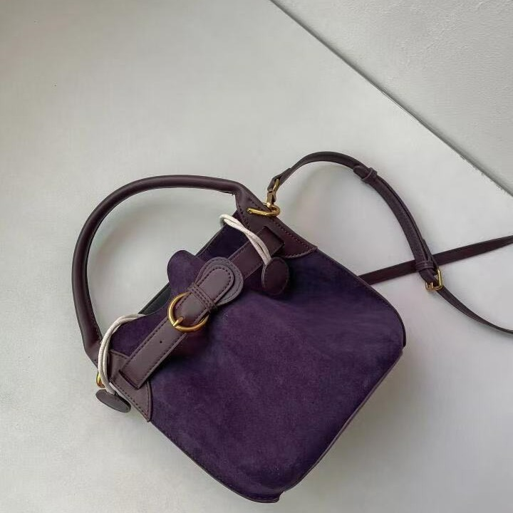 Damen Bucket Bag aus Samt ⎜ Elegante Schultertasche in Lila mit Verstellbarem Riemen und Modernem Verschluss