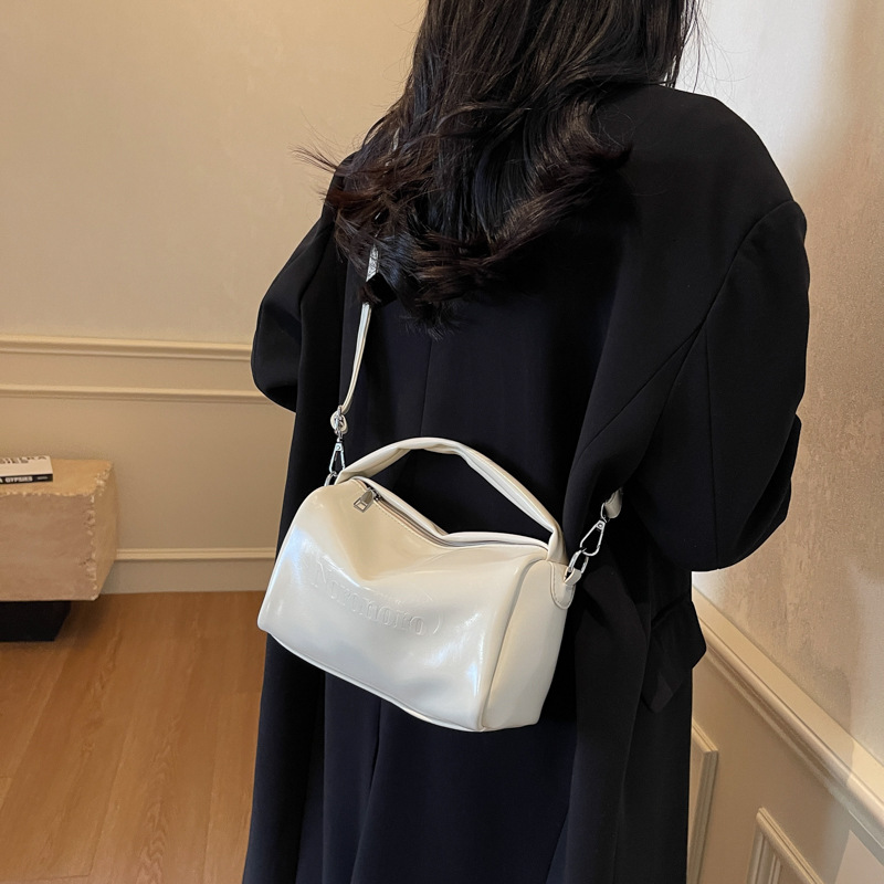 Schultertasche für Damen ⎜ Modische Umhängetasche mit großem Innenfach und abnehmbarem Riemen für den Alltag