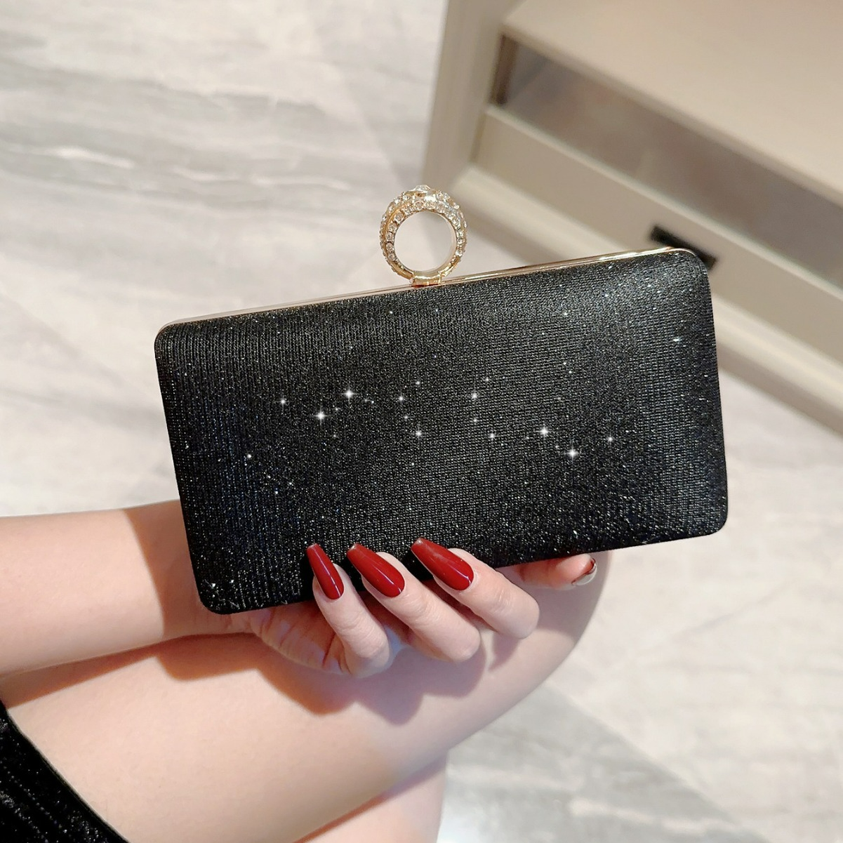Damen Clutch mit Glitzereffekt ⎜ Elegante Abendtasche mit Strassring und funkelndem Design für besondere Anlässe