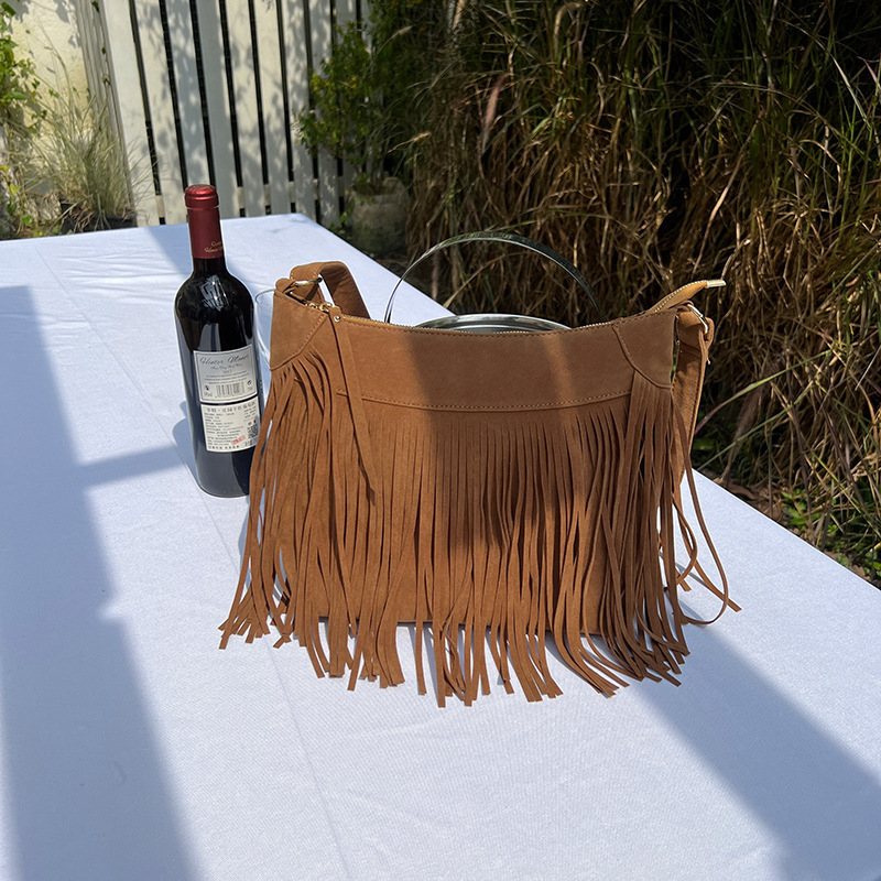 Umhängetasche mit Fransen für Damen ⎜ Retro Schultertasche mit Weichem Material und Lässigem Look