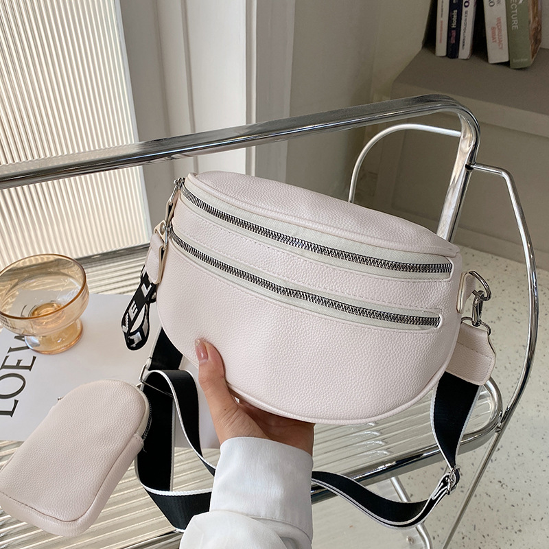 Bauchtasche für Damen aus Kunstleder ⎜ Stylische Umhängetasche mit Extra-Etui für Alltag und Freizeit