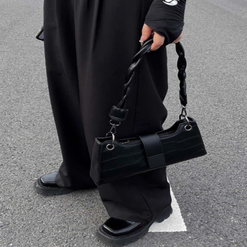 Damen Schultertasche Im Baguette-Stil ⎜ Elegante Handtasche Mit Kroko-Optik Und Geflochtenem Trageriemen