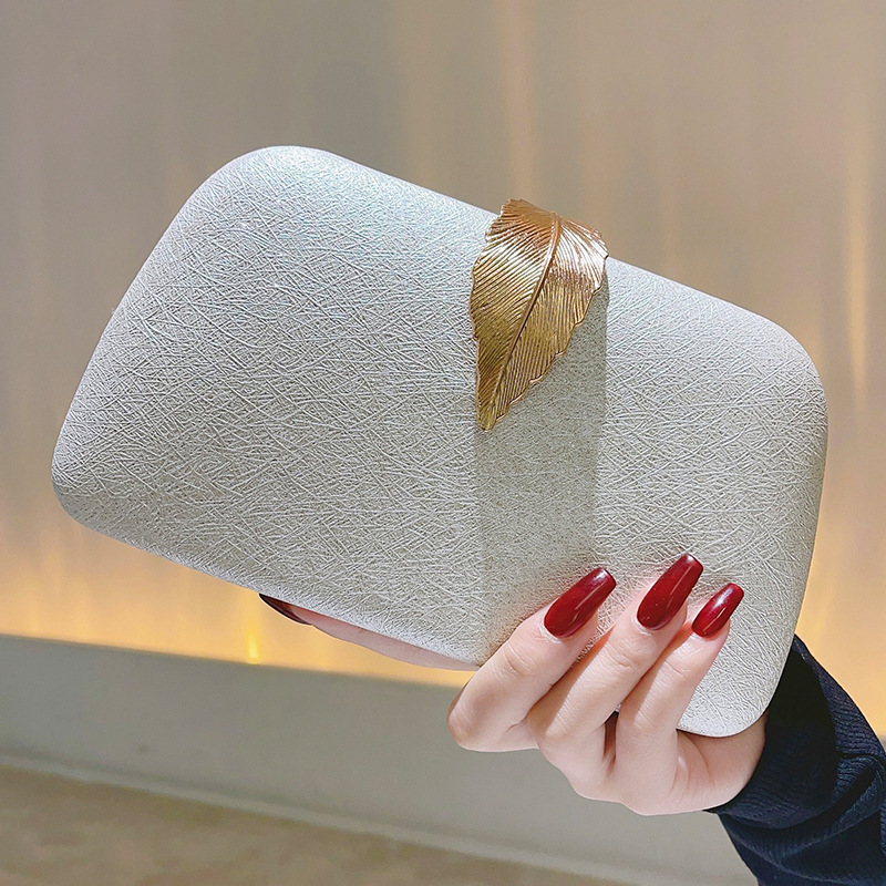 Clutch für Damen ⎜ Minimalistische Abendtasche mit Blattverschluss für Dinnerpartys und festliche Anlässe