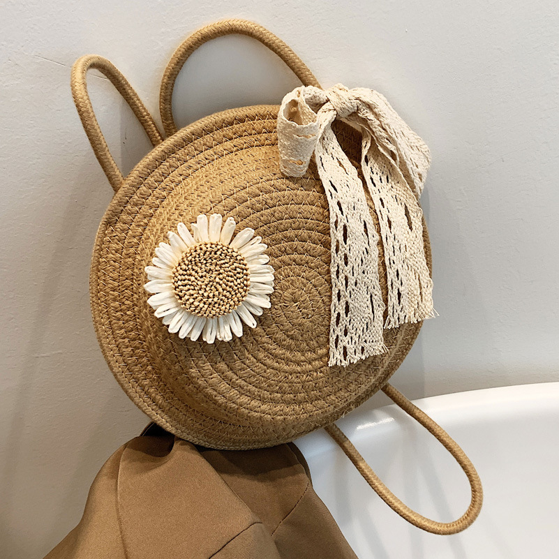 Umhängetasche aus Stroh für Damen ⎜ Runde Flechtoptik mit Blume und Schleife für sommerliche Outfits und Freizeit