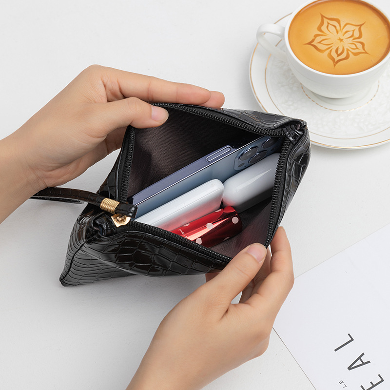 Damen Clutch Tasche mit Krokoprägung ⎜ Elegante Handtasche im Retro-Stil mit Reißverschluss und Handschlaufe