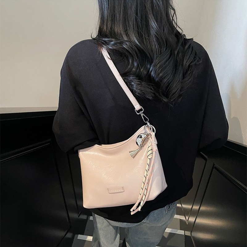 Damen Schultertasche im Bucket-Stil ⎜ Modische Unterarmtasche mit Riemen für Alltag und Freizeit