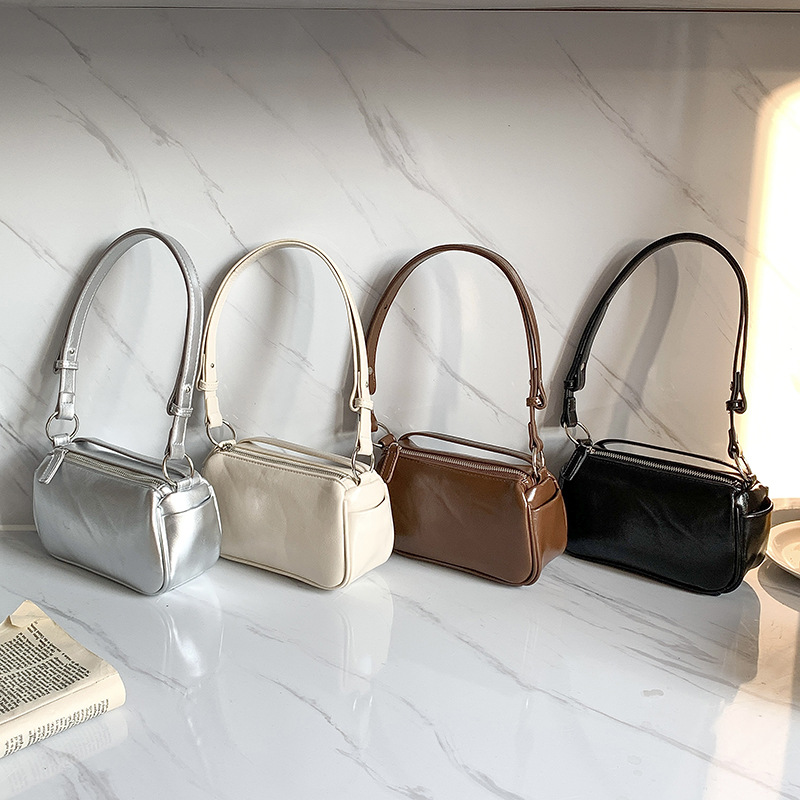 Schultertasche für Damen ⎜ Modische Baguette-Tasche im kompakten Design für Alltag und Ausgehen