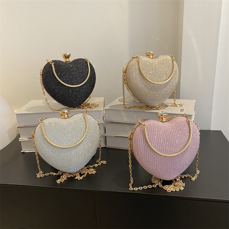 Abendtasche für Damen ⎜ Glänzende Clutch in Herzform mit Kette für elegante Events und besondere Anlässe