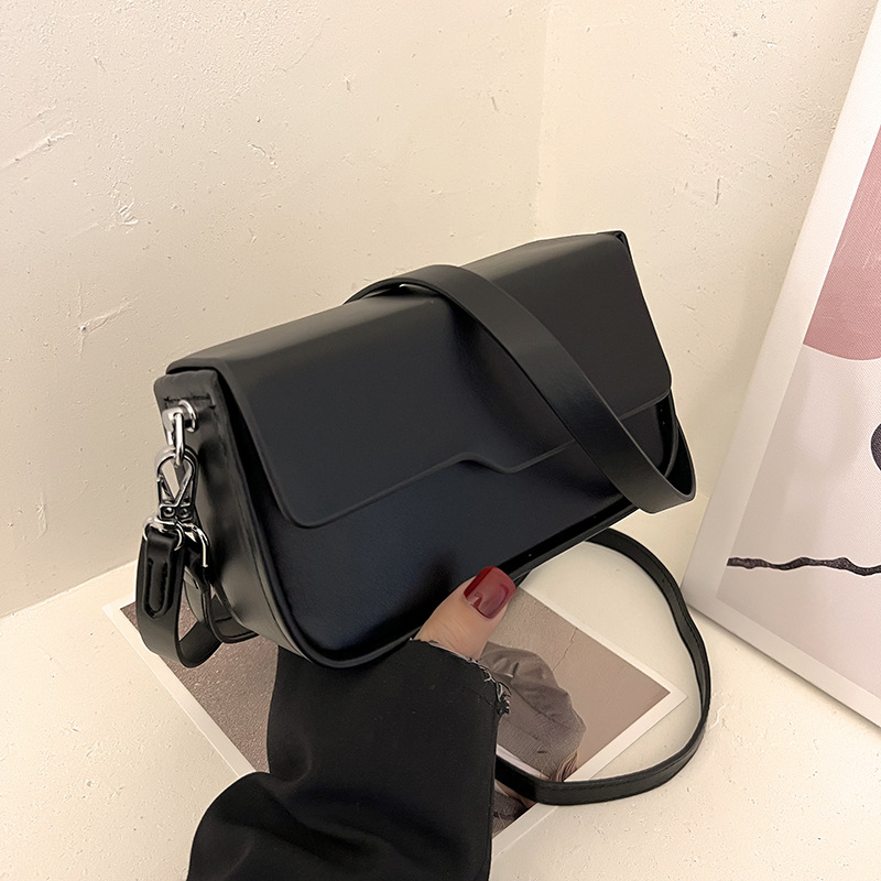 Schultertasche für Damen ⎜ Schlichte Baguette-Form mit verstellbarem Riemen für Alltag und Freizeit