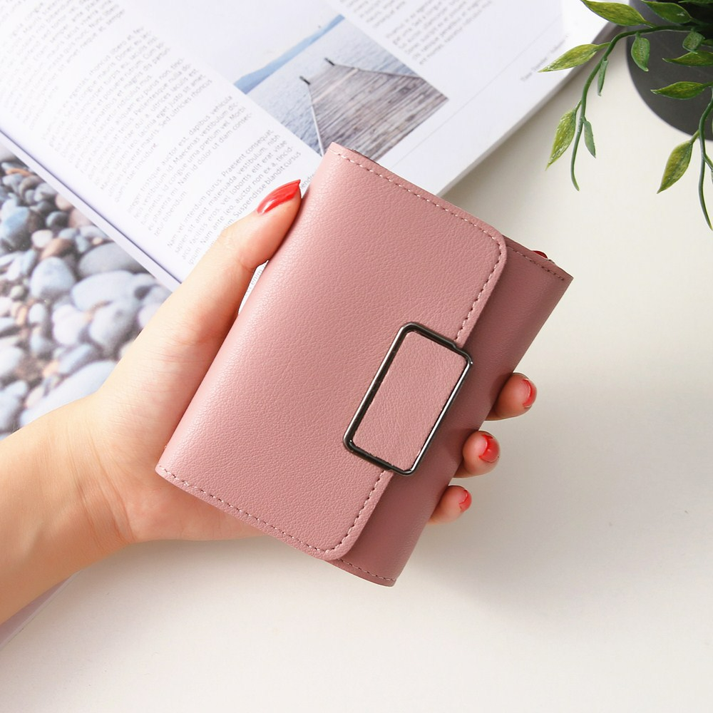 Damen Kurz-Geldbörse im schlichten Design ⎜ Modische Brieftasche mit Steckverschluss und weicher Oberfläche