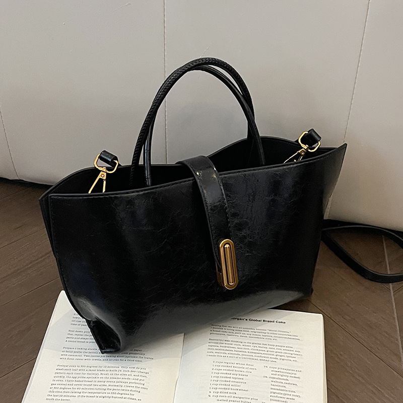 Damen Handtasche aus Kunstleder ⎜ Schlichtes Design mit Schulterriemen und viel Stauraum