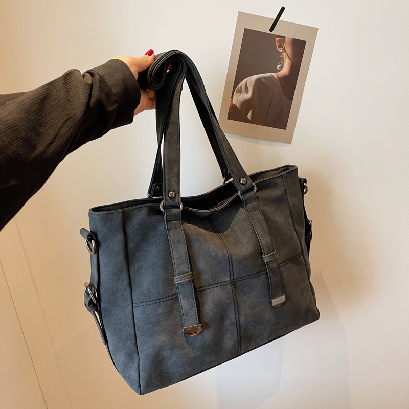 Damen Tragetasche in Lederoptik ⎜ Lässige Handtasche mit viel Stauraum für Alltag und Büro
