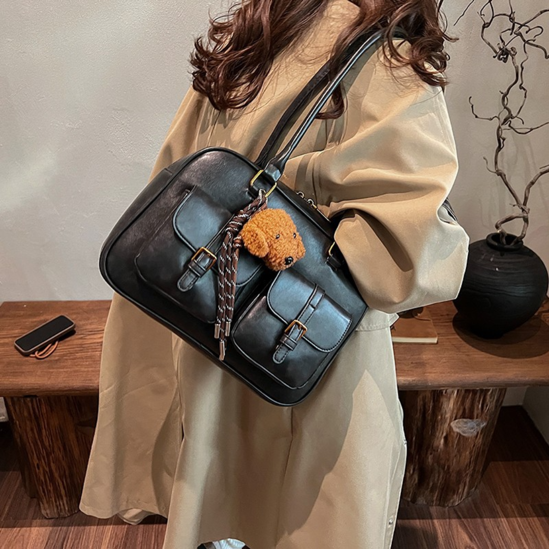 Damen Umhängetasche aus Kunstleder ⎜ Stilvolle Schultertasche mit Fronttaschen und verstellbarem Riemen