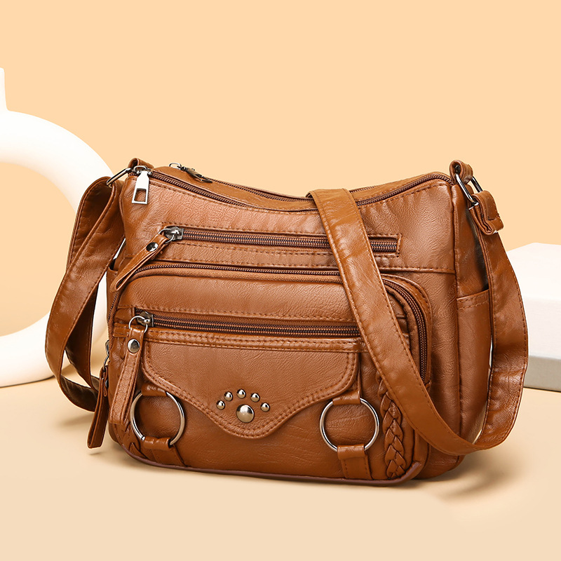Umhängetasche für Damen ⎜ Weiche Schultertasche aus Kunstleder mit Zierdetails und praktischen Reißverschlüssen
