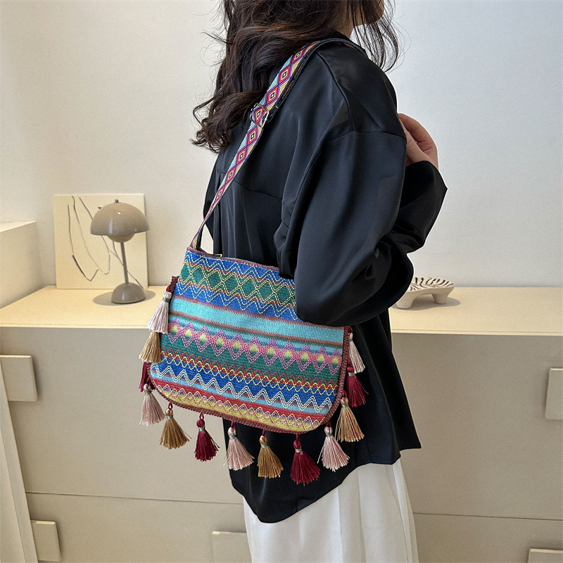 Umhängetasche für Damen ⎜ Bunte Schultertasche im Retro-Stil mit Quasten für Freizeit und Festivals