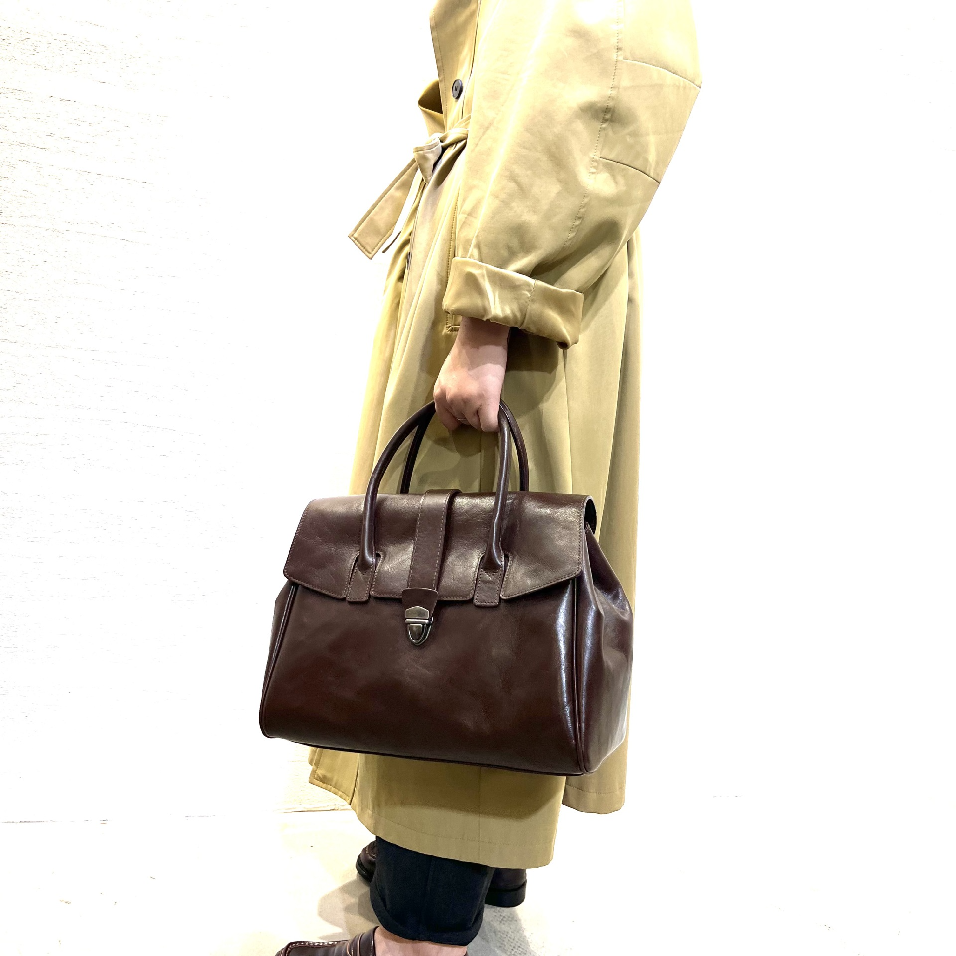 Damen Handtasche aus Echtleder ⎜ Elegante Tragetasche im Retro-Stil mit großem Hauptfach für Alltag und Büro