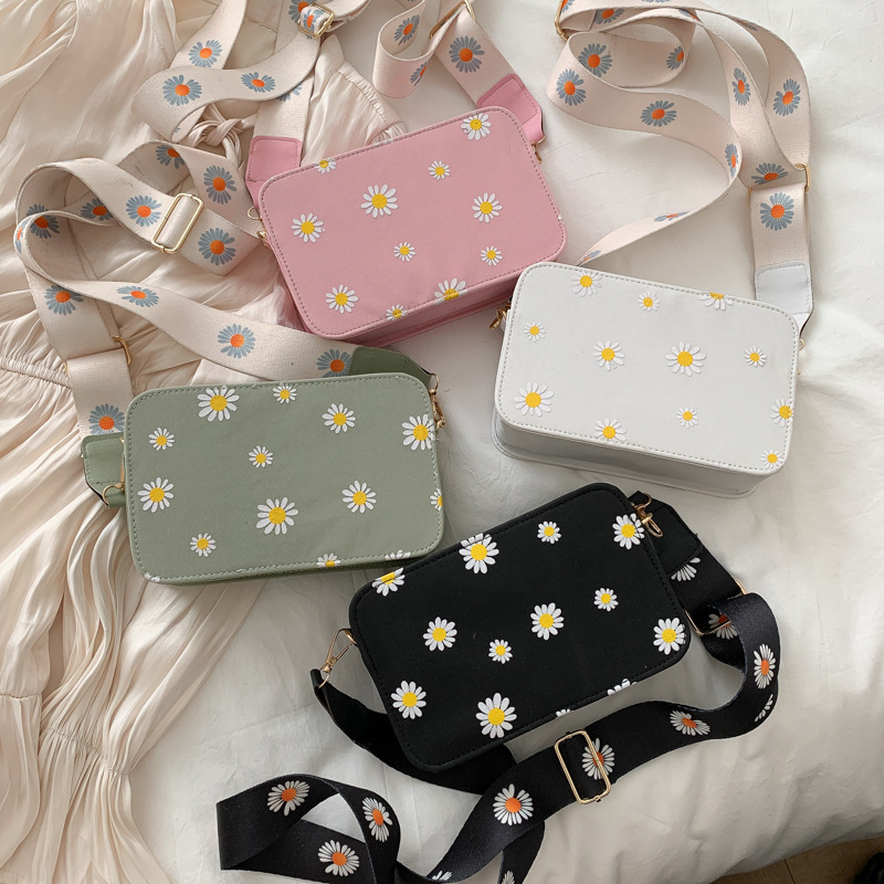 Crossbody Tasche für Damen ⎜ Modische Schultertasche mit Blumenmuster und verstellbarem Trageriemen
