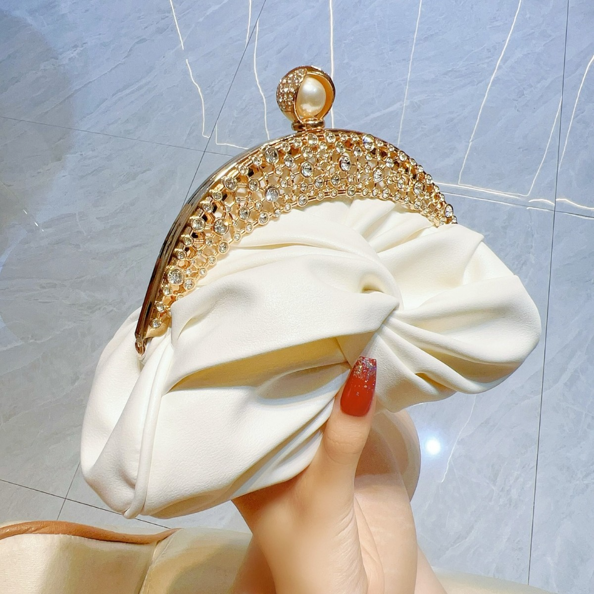 Elegante Clutch für Damen ⎜ Stilvolle Abendtasche mit funkelndem Schmuckakzent und edlem Design
