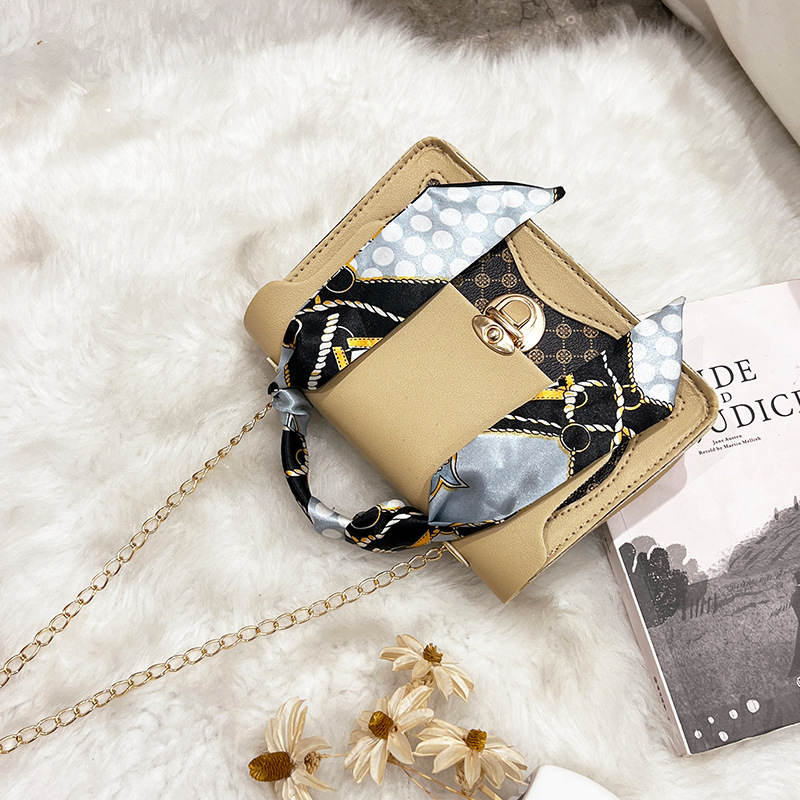 Umhängetasche für Damen ⎜ Kleine Vintage-Tasche mit Kettengurt und gemustertem Tuch für stilvolle Outfits