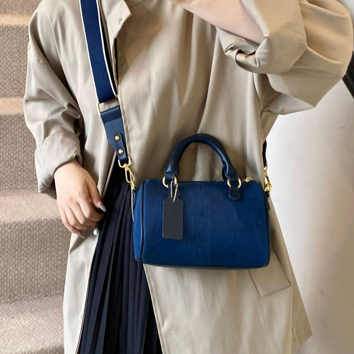 Damen Handtasche ⎜ Stilvolle Umhängetasche mit Verstellbarem Trageriemen und Modernem Design