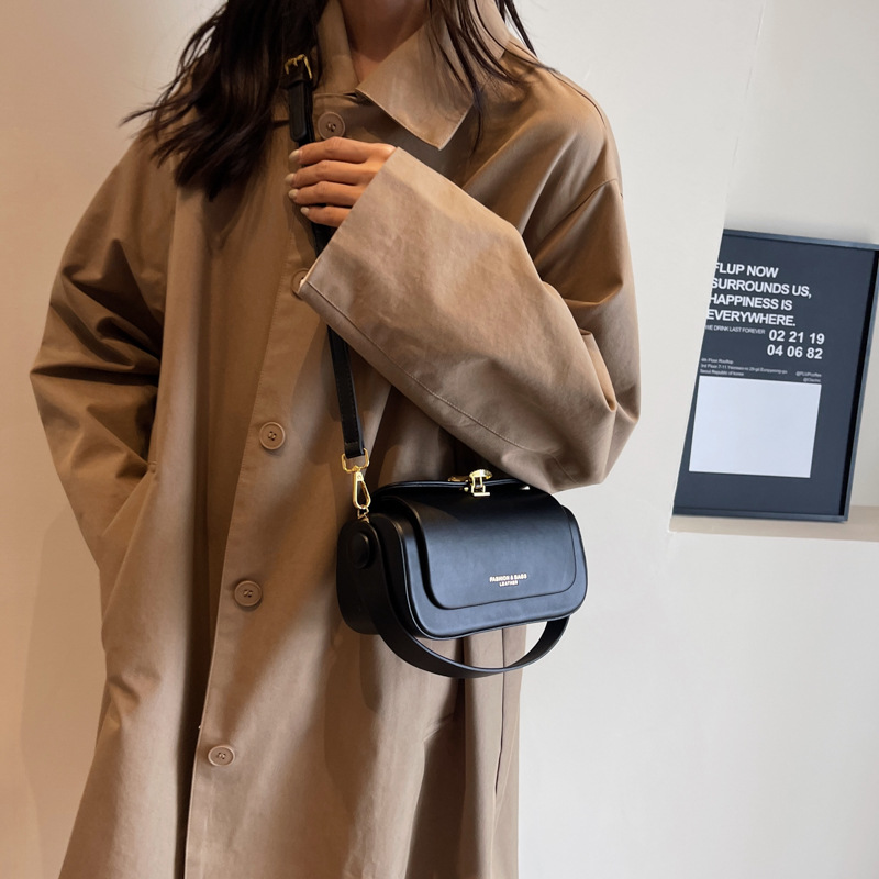 Damen Umhängetasche Mit Clipverschluss ⎜ Elegante Handtasche In Lederoptik Für Alltag Und Besondere Anlässe