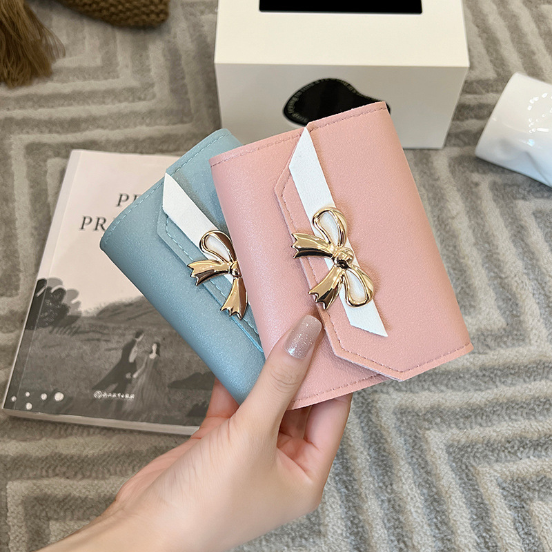 Damen Geldbörse mit Schleife ⎜ Kompakte dreifach faltbare Brieftasche mit Druckknopf und elegantem Design