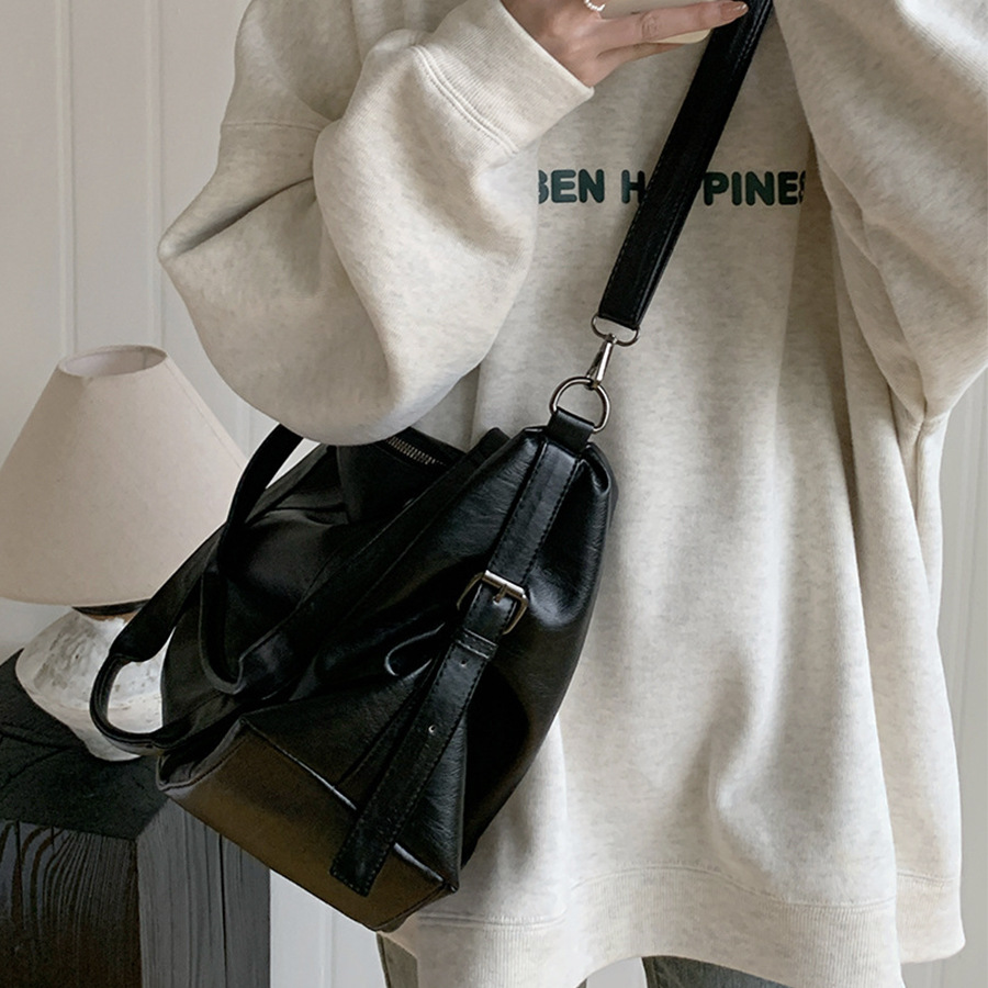 Damen Reisetasche zum Umhängen ⎜ Große Schultertasche mit Viel Stauraum und Lässigem Alltagsdesign