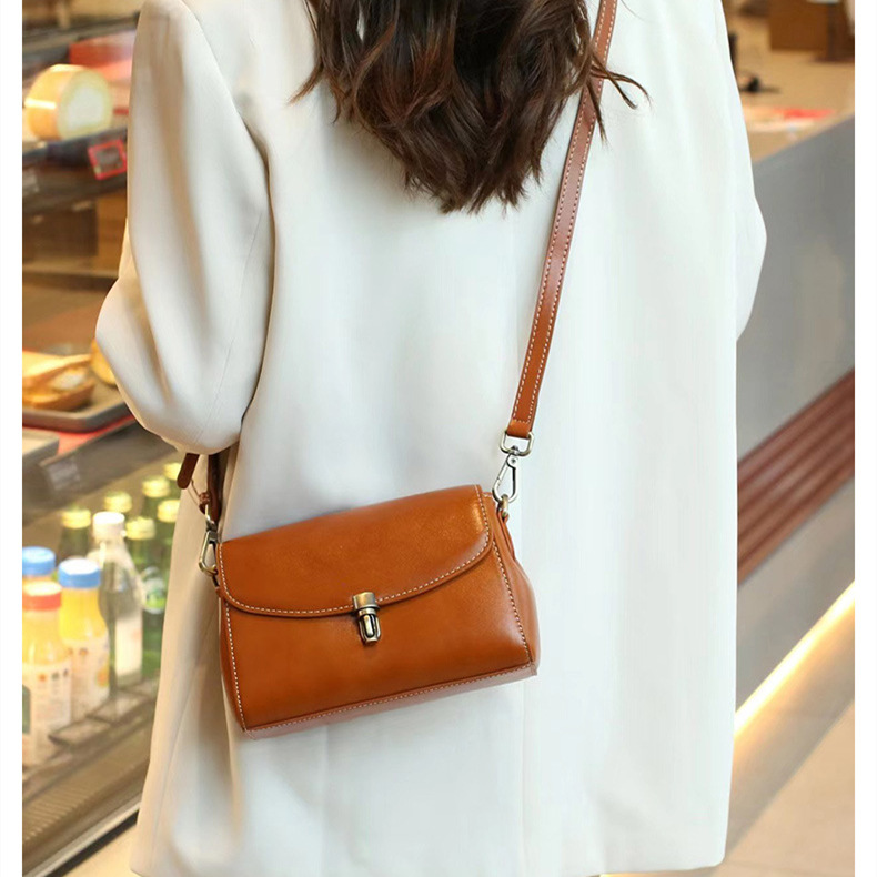 Umhängetasche für Damen ⎜ Kleine elegante Schultertasche aus Kunstleder für Alltag, Büro und Ausgehen