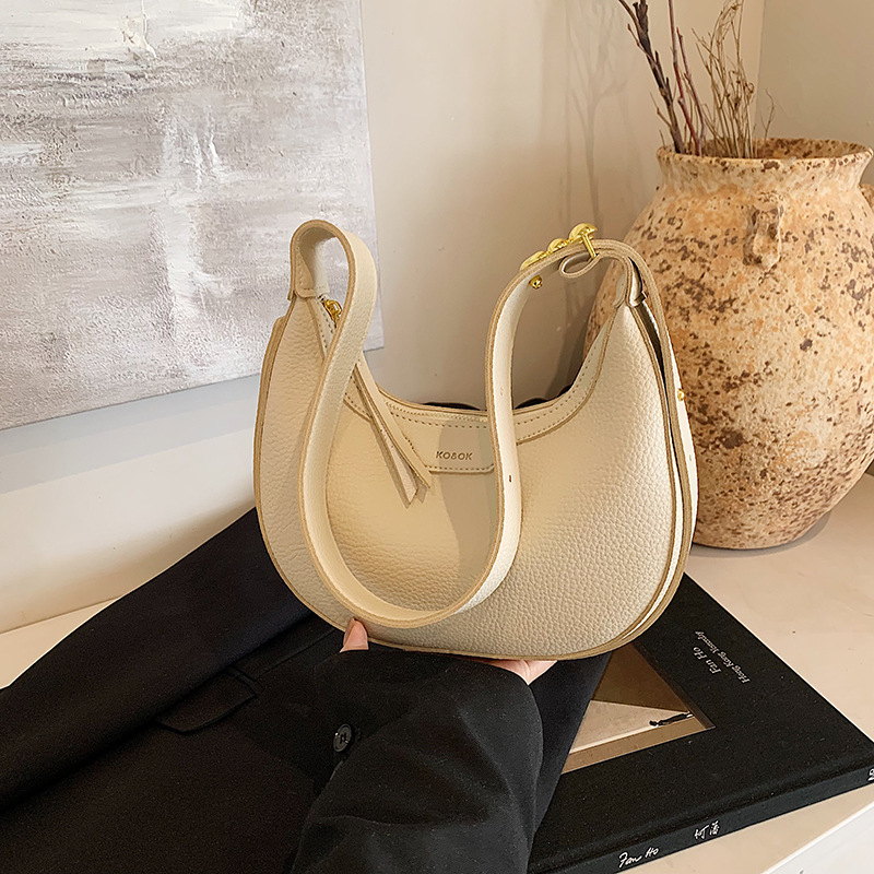 Schultertasche im Halbmond-Design ⎜ Modische Umhängetasche für Damen mit Struktur und Reißverschluss