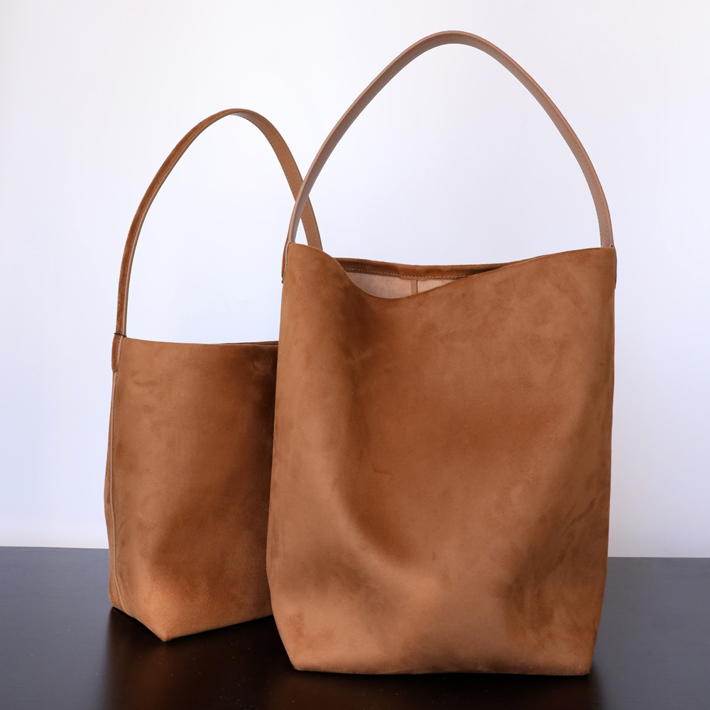 Shopper Tasche für Damen ⎜ Geräumige Beuteltasche aus Wildleder mit schlichtem Design für Alltag und Freizeit