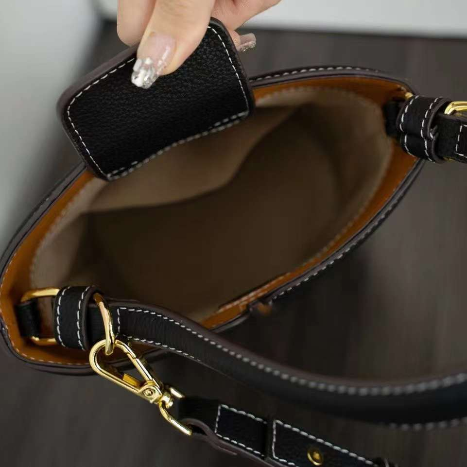 Damen Schultertasche ⎜ Stylische Bucket Bag mit großem Stauraum für Alltag und City-Look