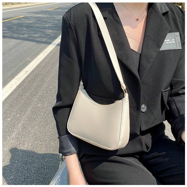 Damen Schultertasche in Retro-Optik ⎜ Kleine Handtasche mit Verstellbarem Riemen und Eleganter Form