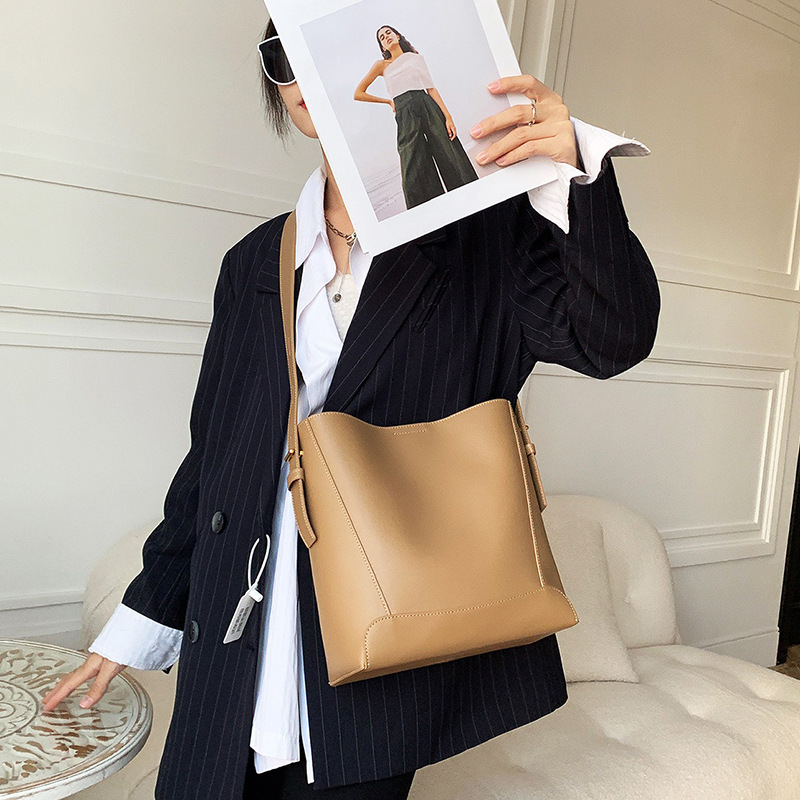 Damen Schultertasche Aus Leder ⎜ Geräumige Bucket Bag Mit Verstellbarem Trageriemen