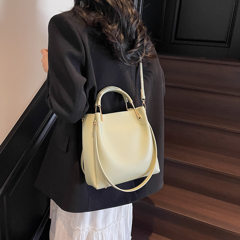Damen Bucket Bag ⎜ Schlichte Umhängetasche mit Griff und Schulterriemen für Alltag
