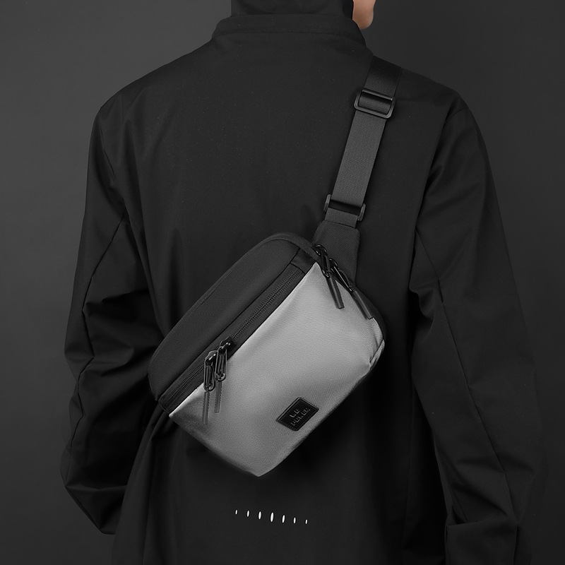 Bauchtasche für Herren ⎜ Sportliche Umhängetasche mit verstellbarem Gurt und Reißverschlussfächern für unterwegs