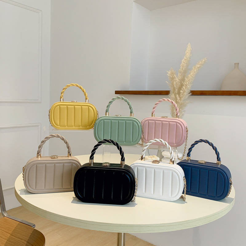 Damen Umhängetasche mit Kette ⎜ Stylische Box-Bag mit Tragegriff für elegante Auftritte und Alltag