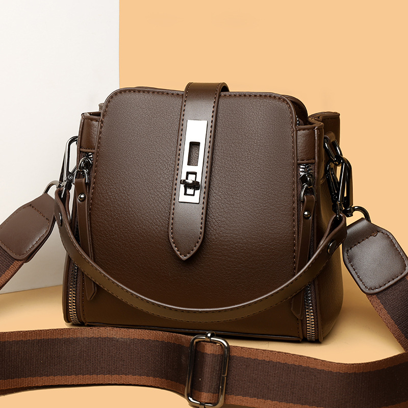Umhängetasche für Damen ⎜ Geräumige Schultertasche in Lederoptik mit breitem Riemen und Schnallenverschluss